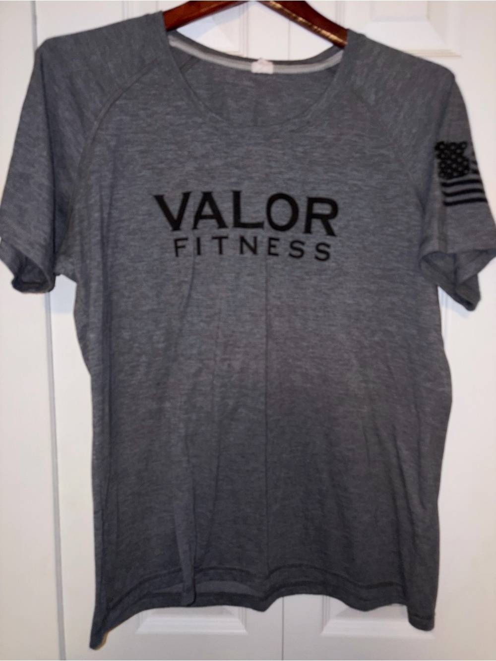 Valor Fitness 12 Strong Women’s XL Heather Gray Performance Workout T-Shirt